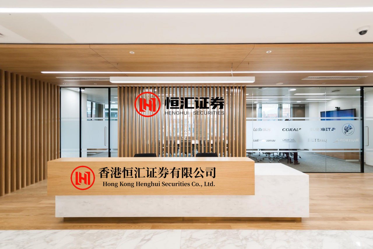 聚宏鑫操盘 农村羊老大：这不是鸡汤，是真正能把1万滚到1000万的底层逻辑。2026年想翻身，看懂这3条，你已经赢过90%的人。   1. 只赚「信息差+效率差」，不赚辛苦钱 想赚1000万，体力...